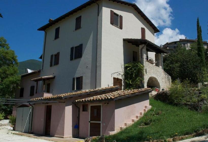 호텔 Agriturismo Zafferano E Dintorni