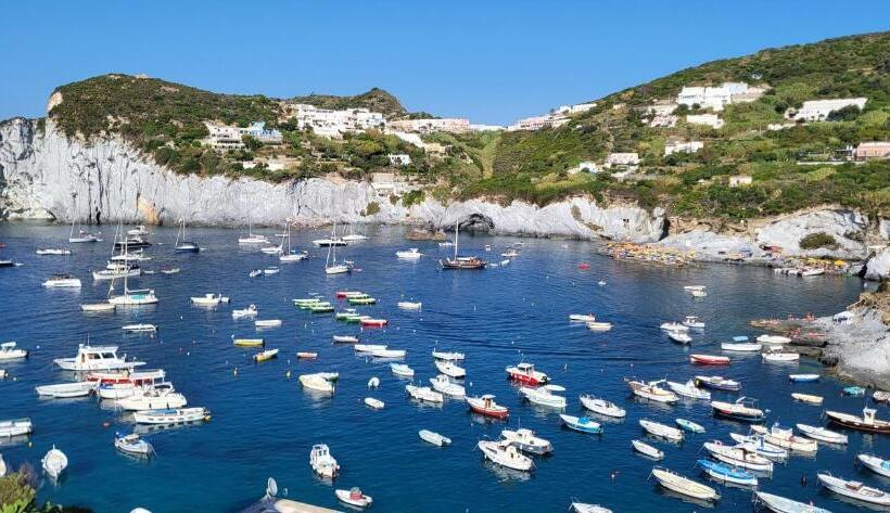 L'incanto Di Cala Feola