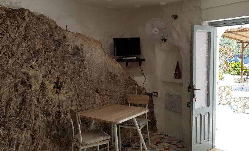 L'incanto Di Cala Feola