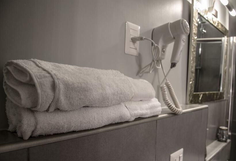 بنسيون Alibardi Alloggi