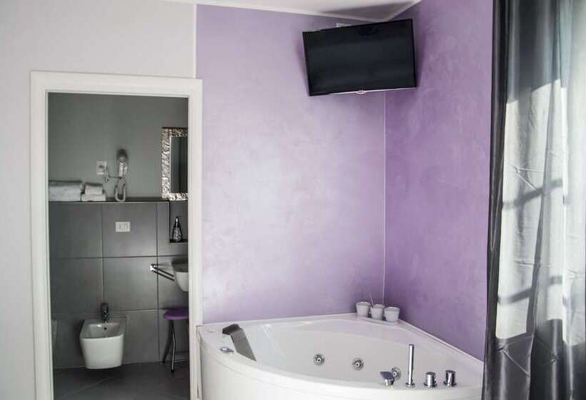 بنسيون Alibardi Alloggi