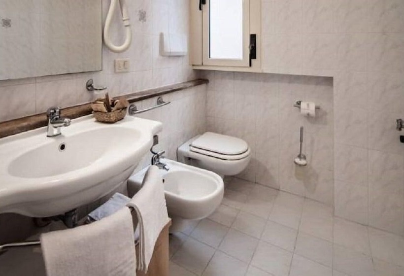 Residence La Rosa Di Nettuno