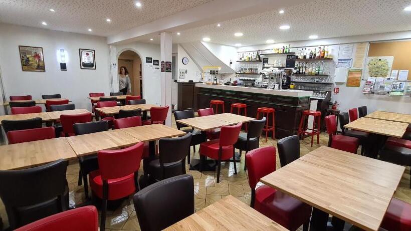 호스텔 Auberge Saint Jacques