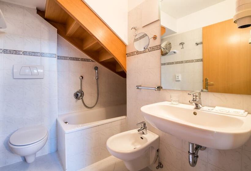 B&b La Tambra   Central With Restaurant