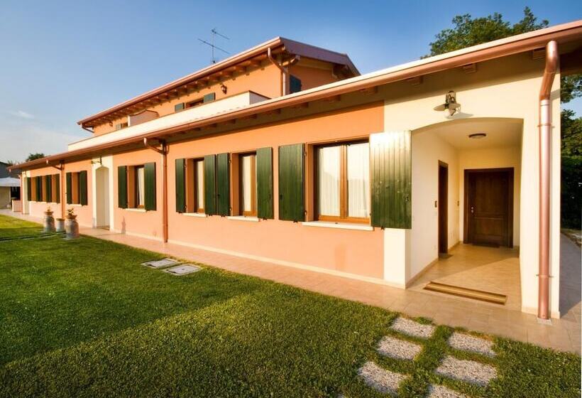 Отель Agriturismo Cascina Roveri