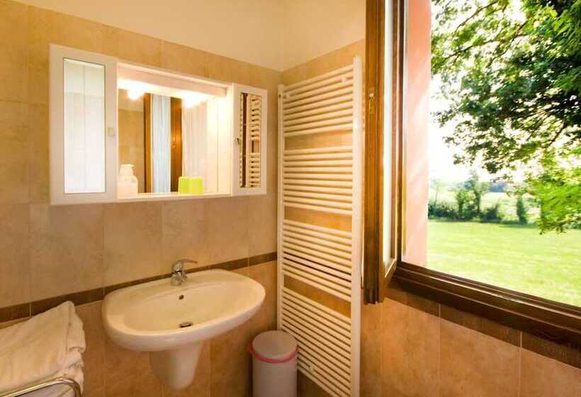 Отель Agriturismo Cascina Roveri