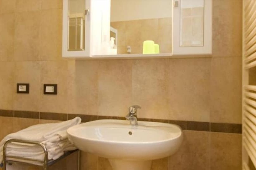 Отель Agriturismo Cascina Roveri