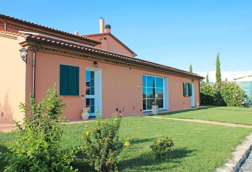 Отель Agriturismo Ferruggini