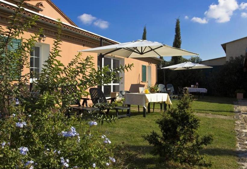 Отель Agriturismo Ferruggini