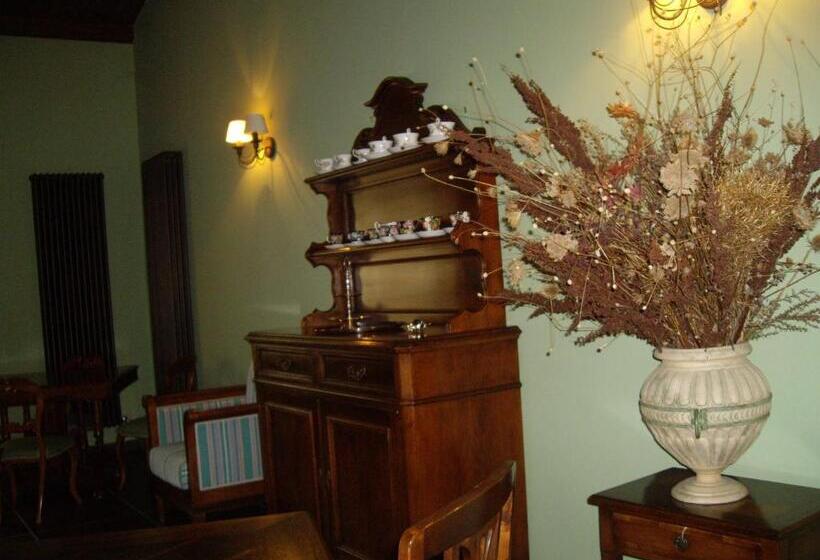 Отель Agriturismo Il Borgo Degli Ulivi