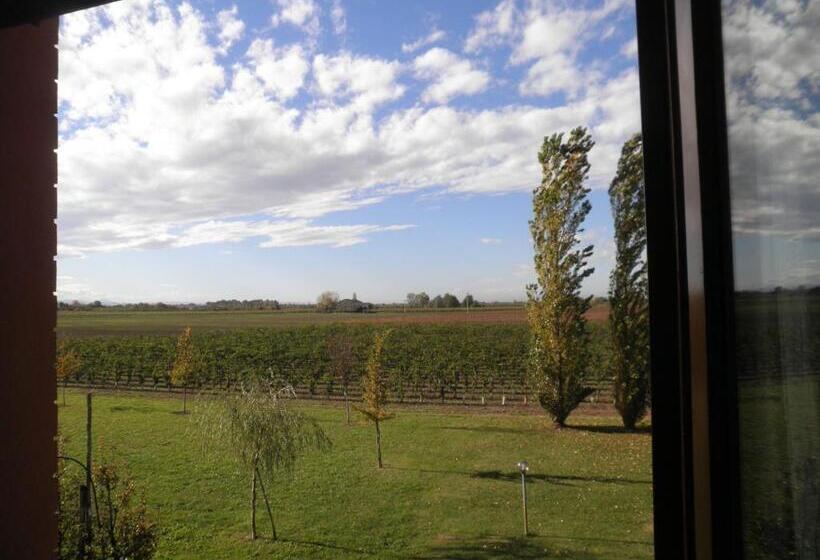 هتل Agriturismo Mongiorgi I Salici