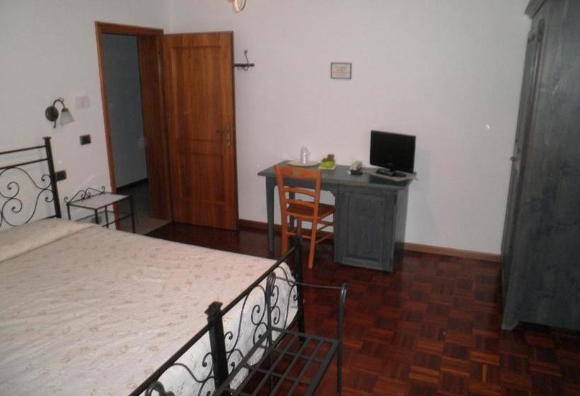 هتل Agriturismo Mongiorgi I Salici