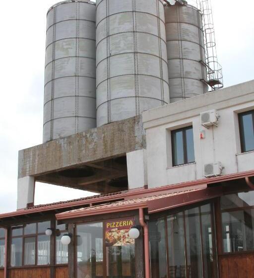 בית מלון כפרי Agriturismo Silos Agri