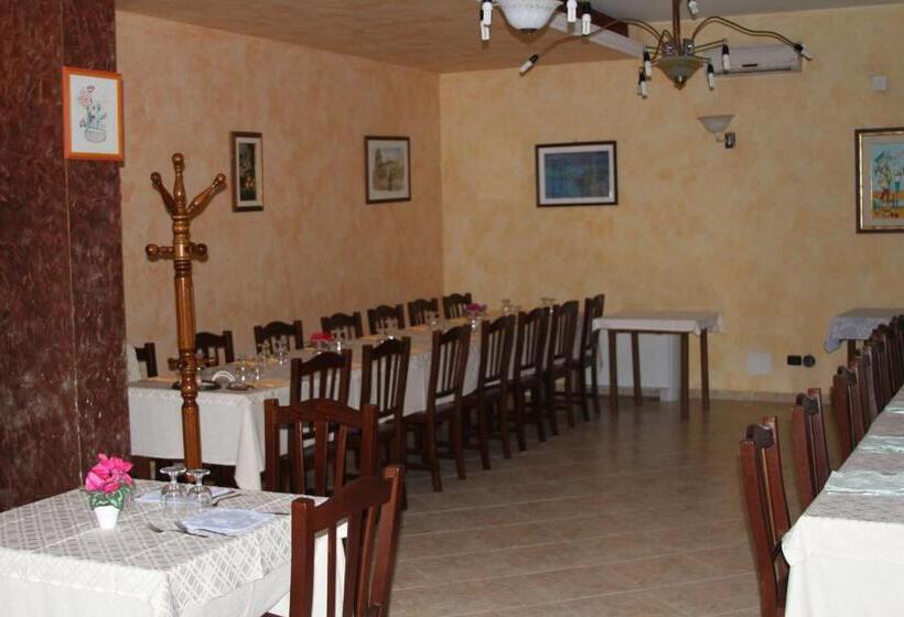 בית מלון כפרי Agriturismo Silos Agri