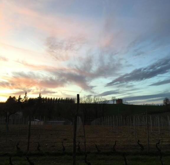 Отель Cascina La Maddalena Bed & Wine