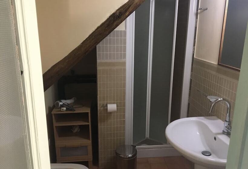 בית מלון כפרי Godiolo