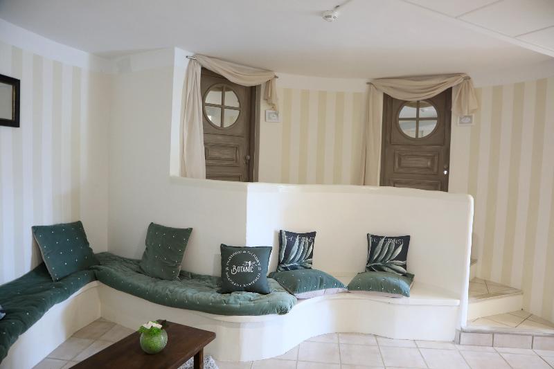 Отель L'hostellerie Du Moulin Des Oliviers