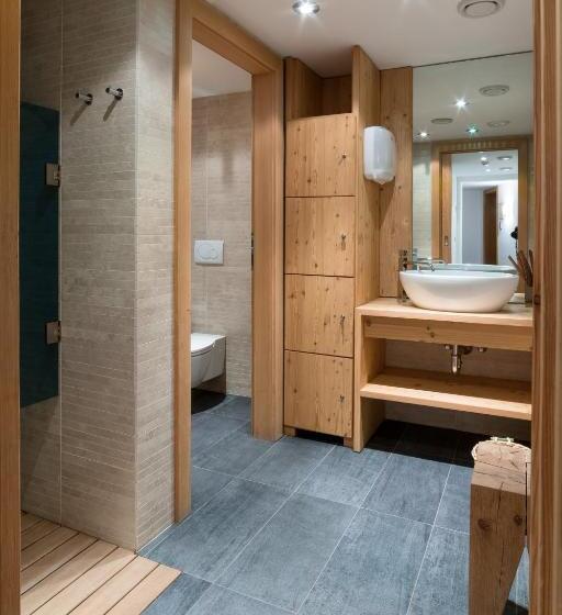 Nei Y Suredl Nevesole