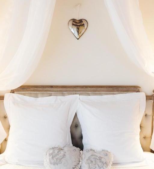 بنسيون Casina Le Conserve