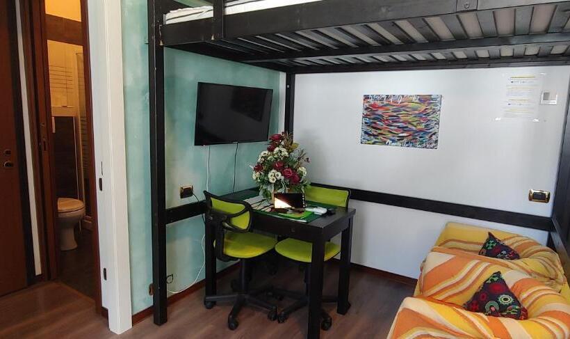 پانسیون Affittacamere Valchiavenna Foresteria In Tranquilla Villa Signorile Con Comodo Parcheggio Privato