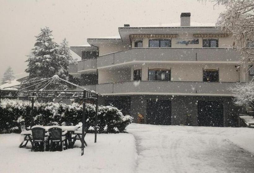 پانسیون Affittacamere Valchiavenna Foresteria In Tranquilla Villa Signorile Con Comodo Parcheggio Privato