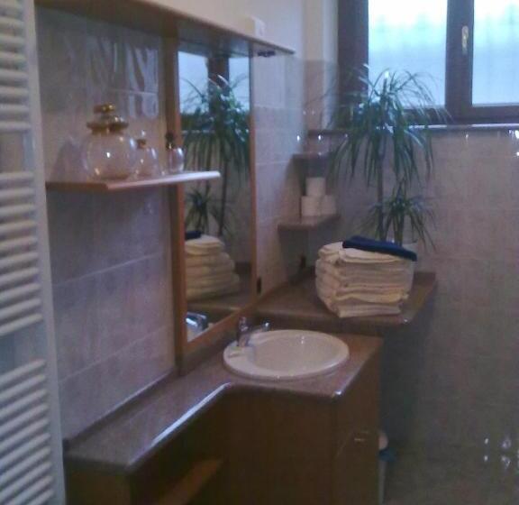 پانسیون Affittacamere Valchiavenna Foresteria In Tranquilla Villa Signorile Con Comodo Parcheggio Privato