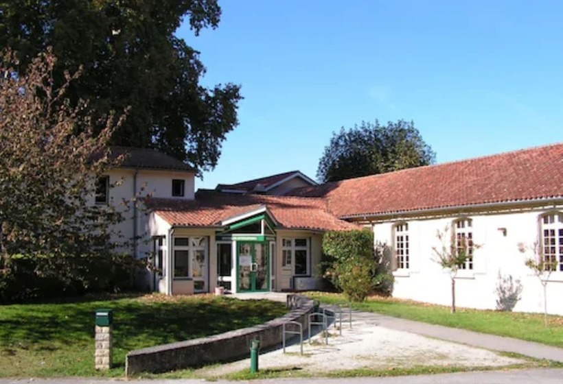 Общежитие Auberge De Jeunesse De Saintes