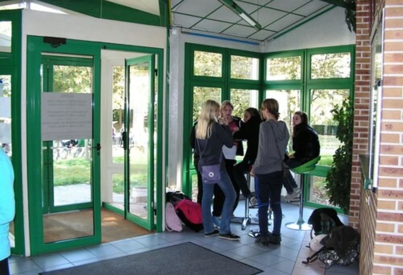 Общежитие Auberge De Jeunesse De Saintes