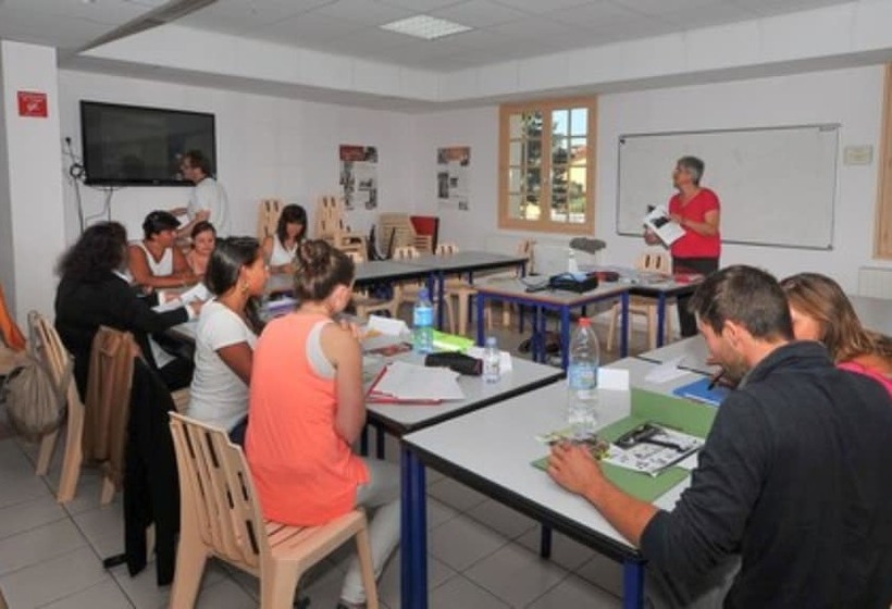 Общежитие Auberge De Jeunesse De Saintes