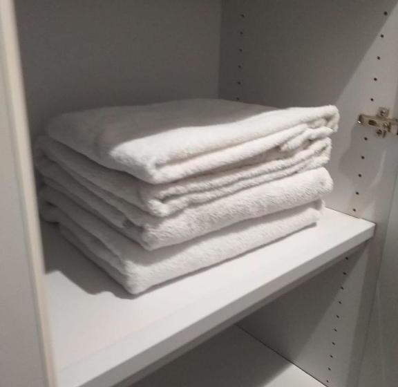 Paris Par Trains, Area, Studios Avec Salle De Bain Et Kitchenette Privées, Ou, Chambres Avec Salles