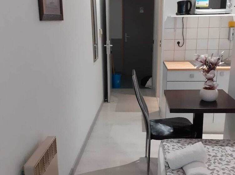 Paris Par Trains, Area, Studios Avec Salle De Bain Et Kitchenette Privées, Ou, Chambres Avec Salles