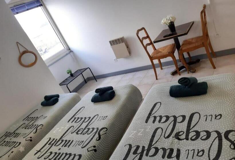 Paris Par Trains, Area, Studios Avec Salle De Bain Et Kitchenette Privées, Ou, Chambres Avec Salles