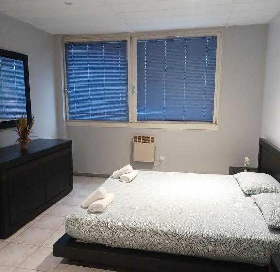 Paris Par Trains, Area, Studios Avec Salle De Bain Et Kitchenette Privées, Ou, Chambres Avec Salles