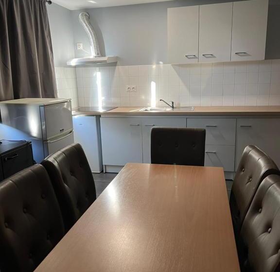 Paris Par Trains, Area, Studios Avec Salle De Bain Et Kitchenette Privées, Ou, Chambres Avec Salles