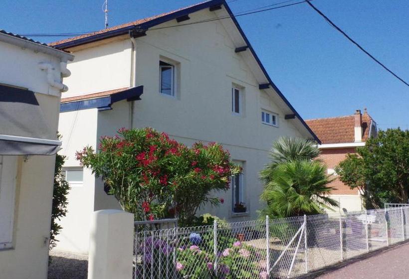 فندق Hôtel L'arbousier