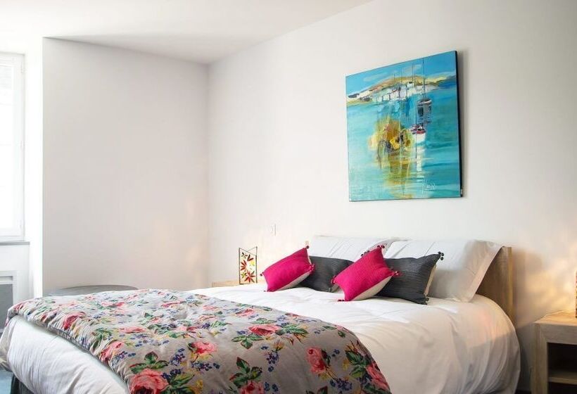 פנסיון Les Pirondeaux