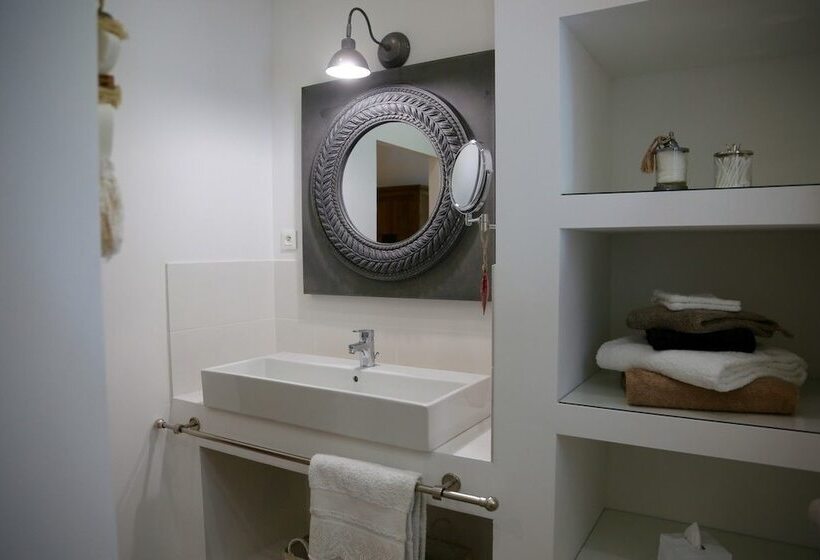 بنسيون La Maison D Inès And Ugolin & Spa