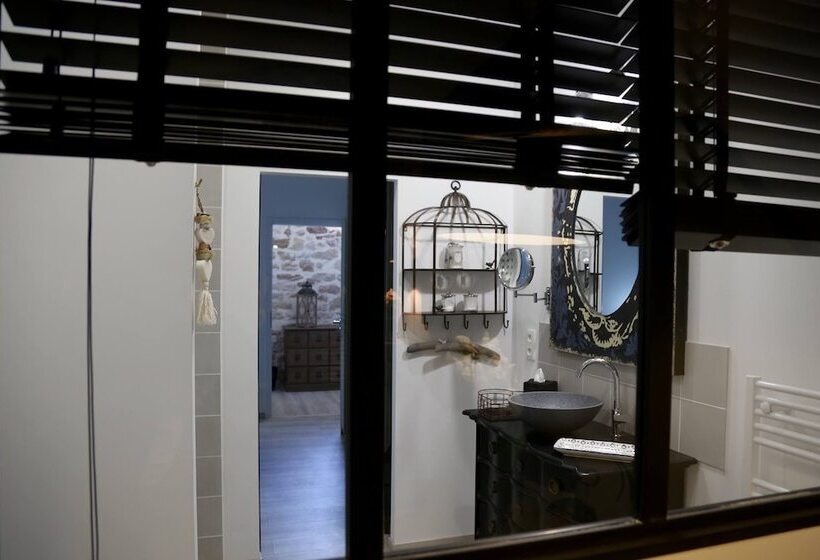 بنسيون La Maison D Inès And Ugolin & Spa