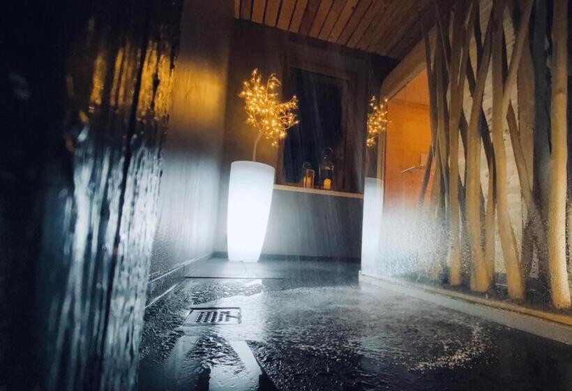 بنسيون La Maison D Inès And Ugolin & Spa