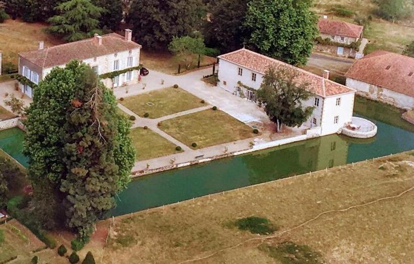 Bed and Breakfast Domaine De La Partoucie