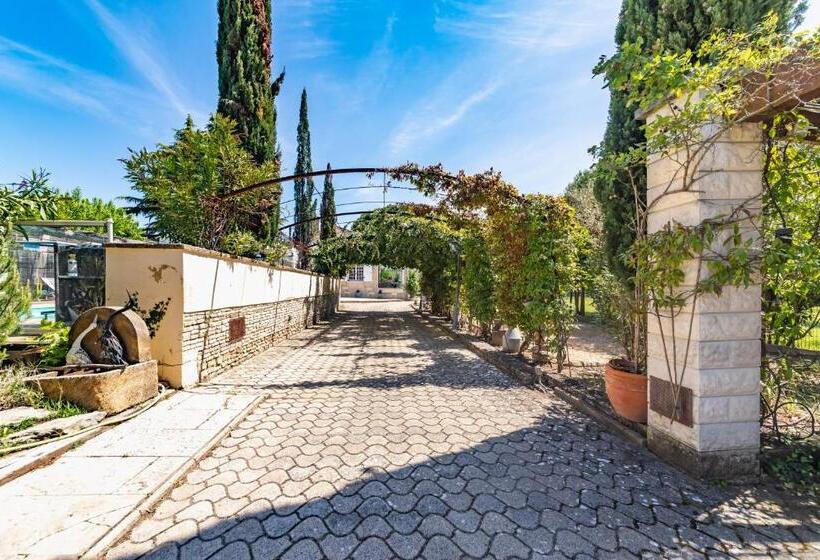 Пансион Jade En Provence