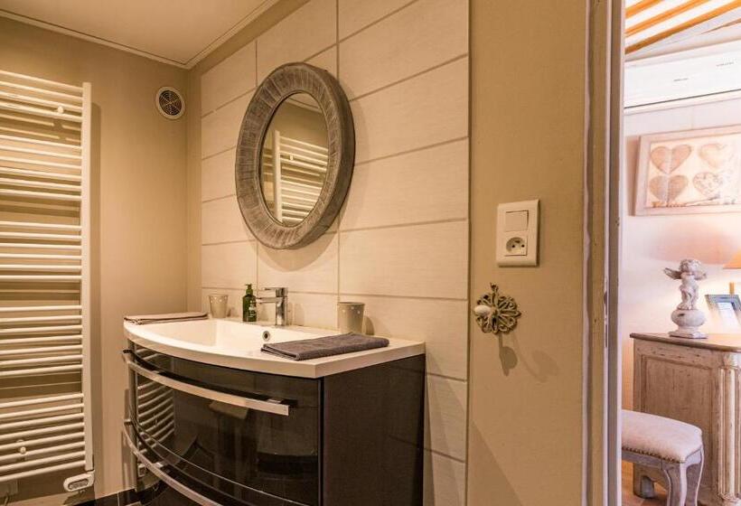 Пансион Jade En Provence