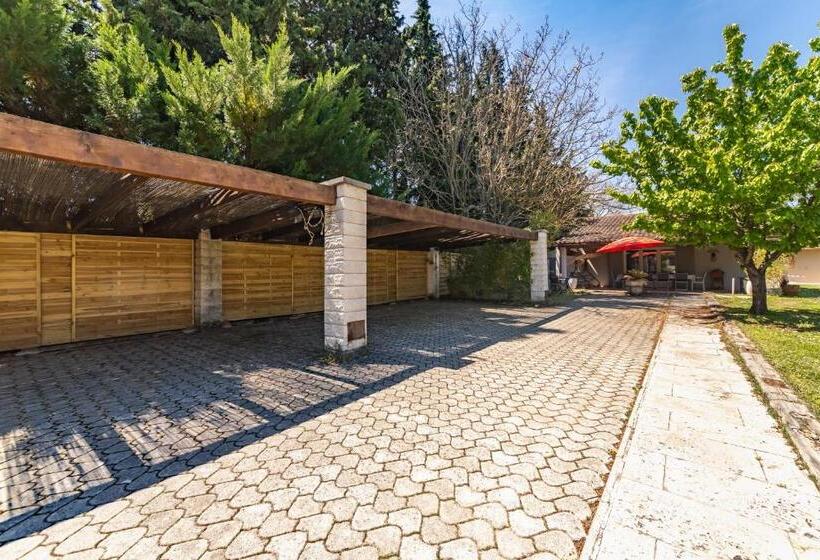 Пансион Jade En Provence