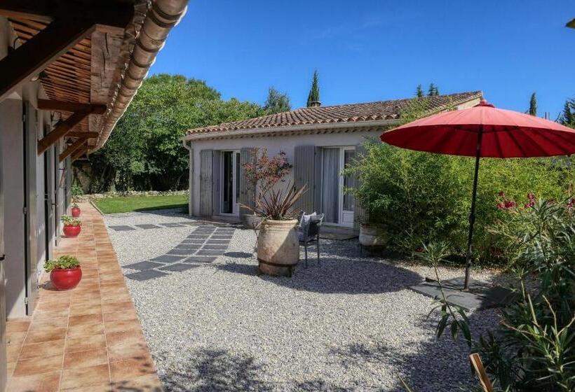 Пансион Jade En Provence