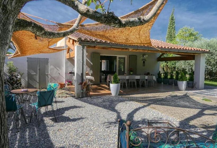 Пансион Jade En Provence