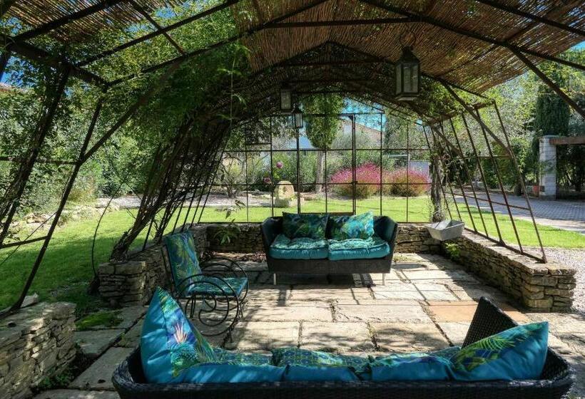 Пансион Jade En Provence