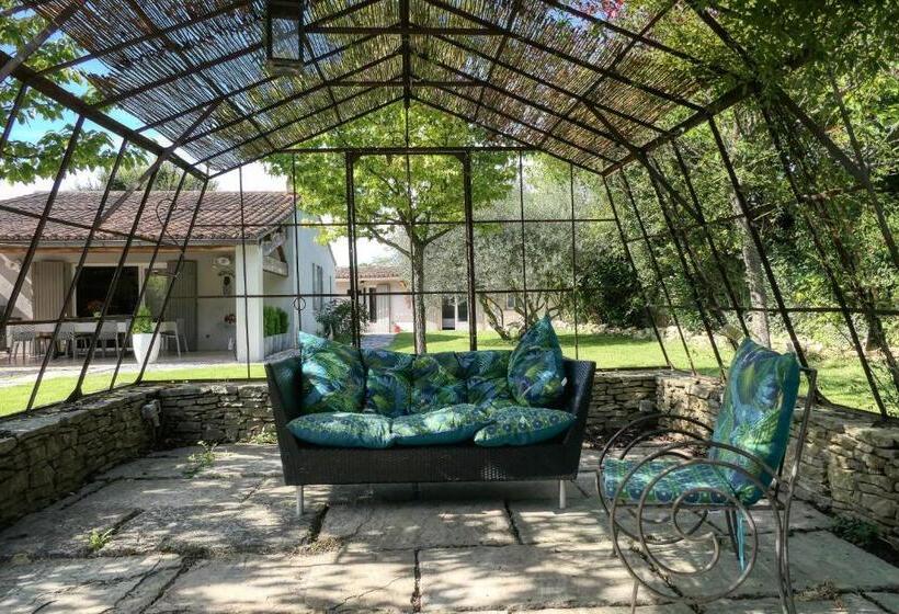 Пансион Jade En Provence