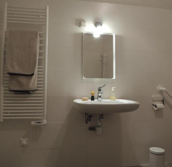 膳宿费 La Quincaillerie