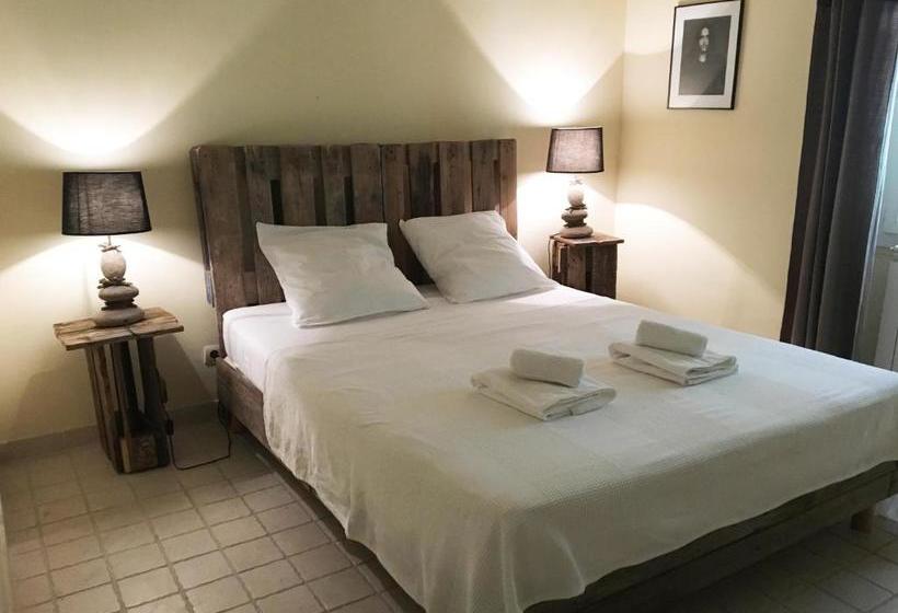 Le Château Des Anglades