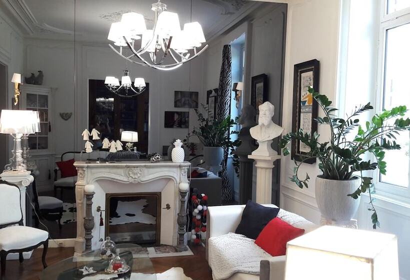 پانسیون Les Lamartine Chambres D Hôtes